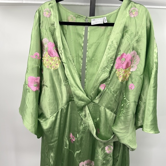 Asos Curve Design Green Floral Satin Kimono Dress Size 18 - Picture 3 of 11